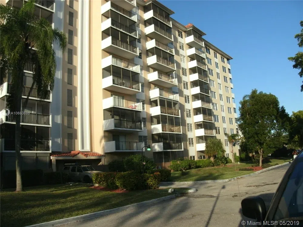 4174 Inverrary Dr #911 Lauderhill, FL 33319
