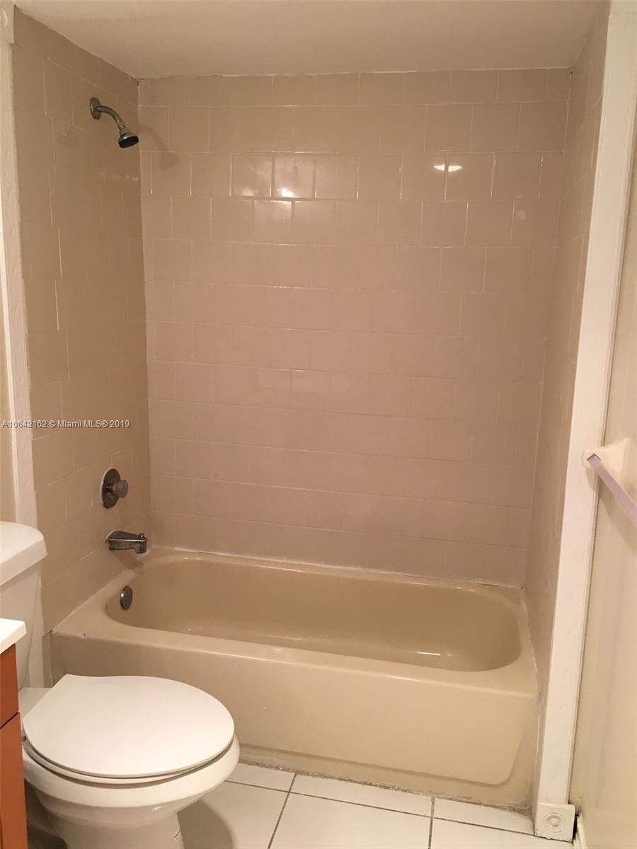 4170 Inverrary Dr #111 Lauderhill, FL 33319