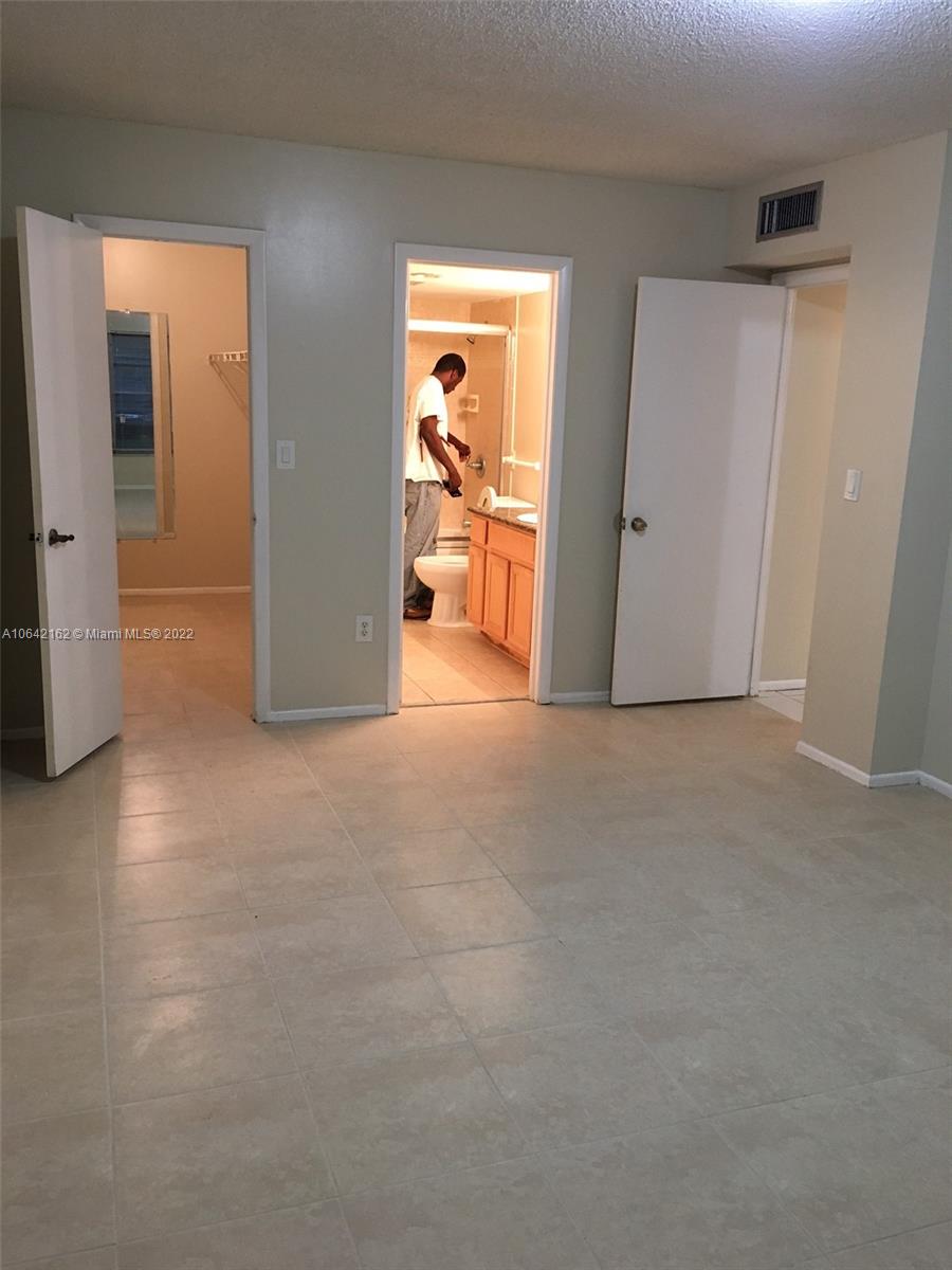 4170 Inverrary Dr #111 Lauderhill, FL 33319