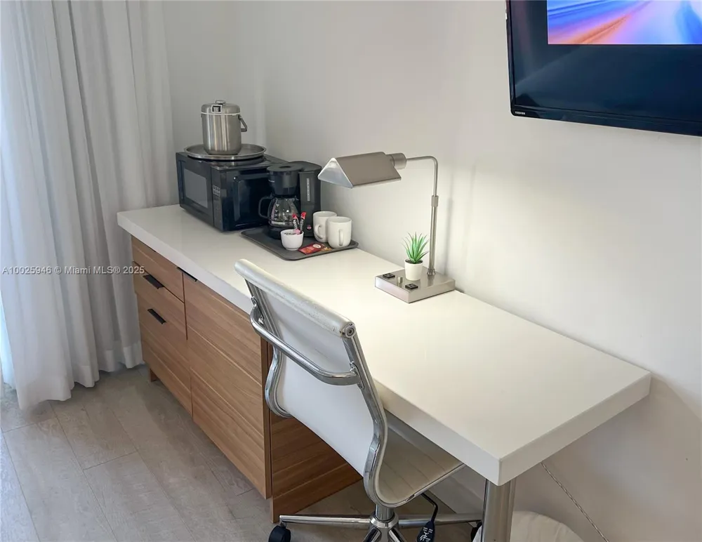 2602 E HALLANDALE BEACH BLVD #1605 Hallandale Beach, FL 33009