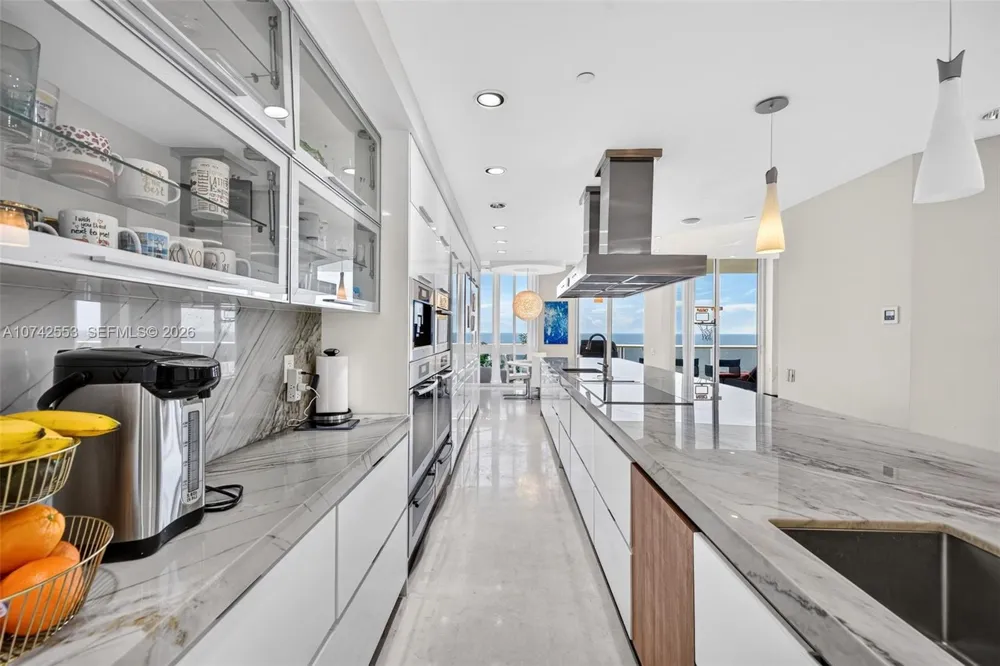 3802 NE 207th St #2802 Aventura, FL 33180