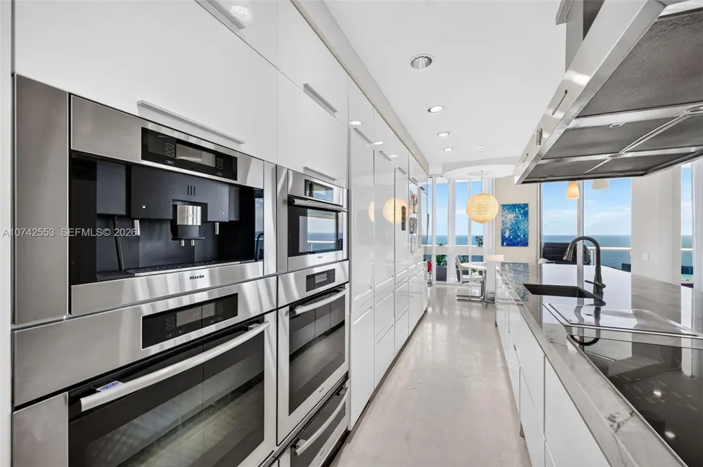 3802 NE 207th St #2802 Aventura, FL 33180
