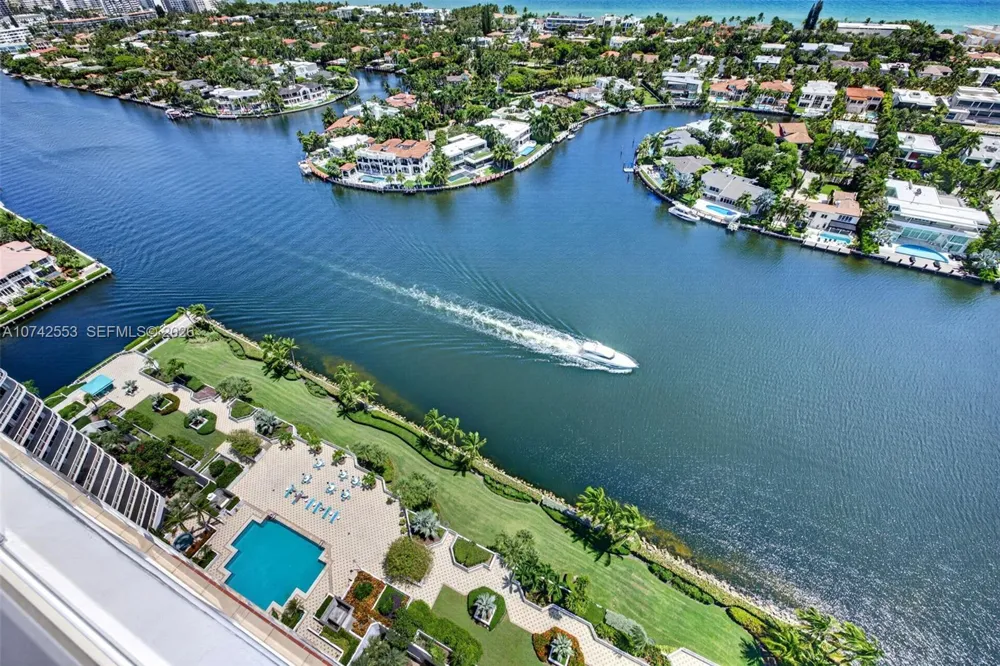 3802 NE 207th St #2802 Aventura, FL 33180
