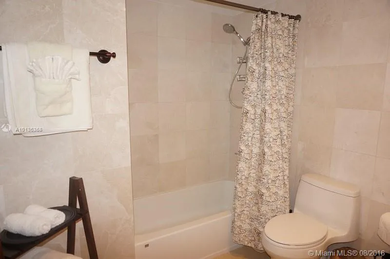 19370 COLLINS AV SEASONAL #923 Sunny Isles Beach, FL 33160
