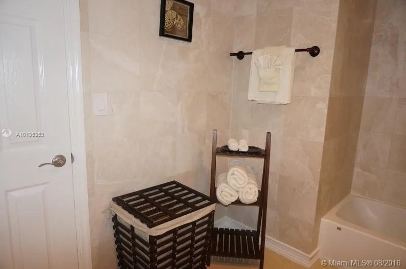 19370 COLLINS AV SEASONAL #923 Sunny Isles Beach, FL 33160