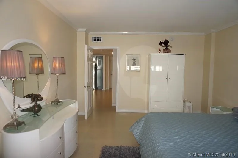19370 COLLINS AV SEASONAL #923 Sunny Isles Beach, FL 33160