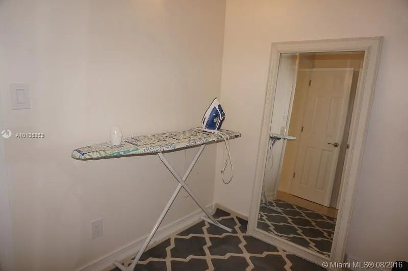 19370 COLLINS AV SEASONAL #923 Sunny Isles Beach, FL 33160