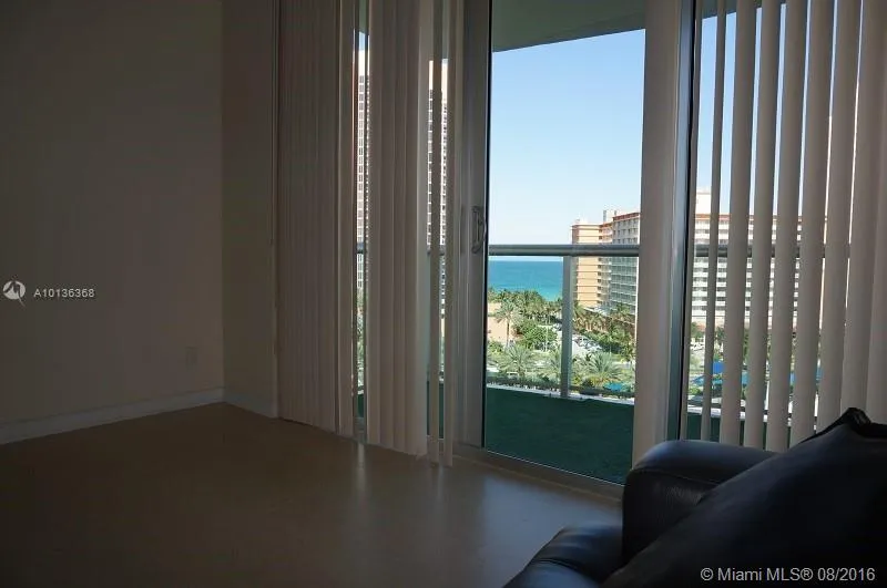 19370 COLLINS AV SEASONAL #923 Sunny Isles Beach, FL 33160