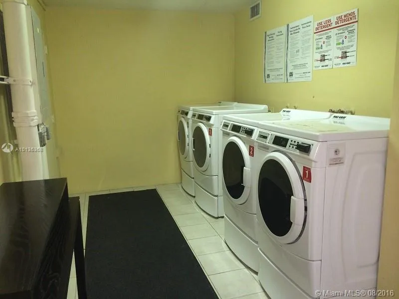 19370 COLLINS AV SEASONAL #923 Sunny Isles Beach, FL 33160
