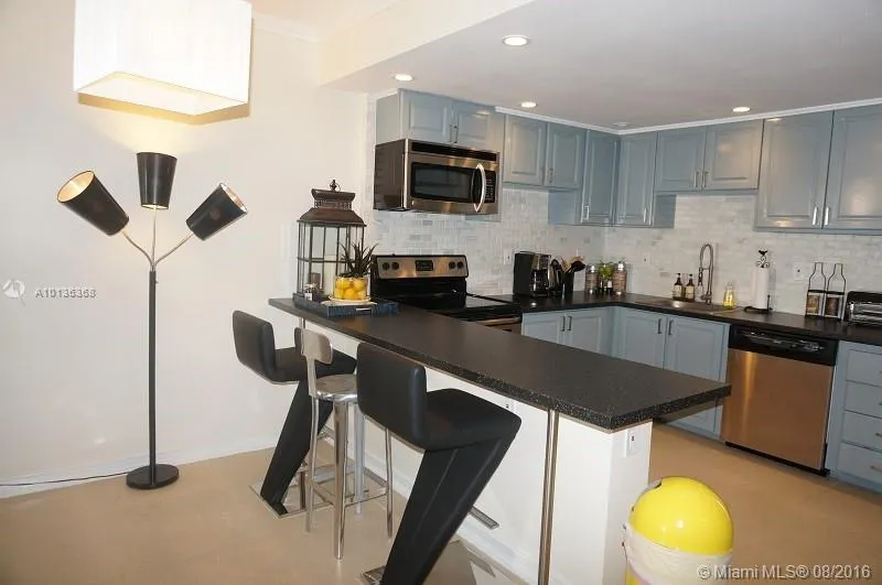 19370 COLLINS AV SEASONAL #923 Sunny Isles Beach, FL 33160