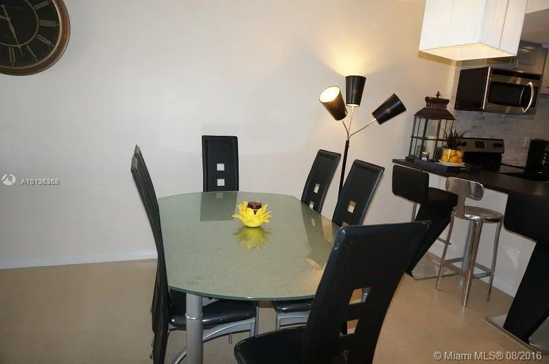 19370 COLLINS AV SEASONAL #923 Sunny Isles Beach, FL 33160