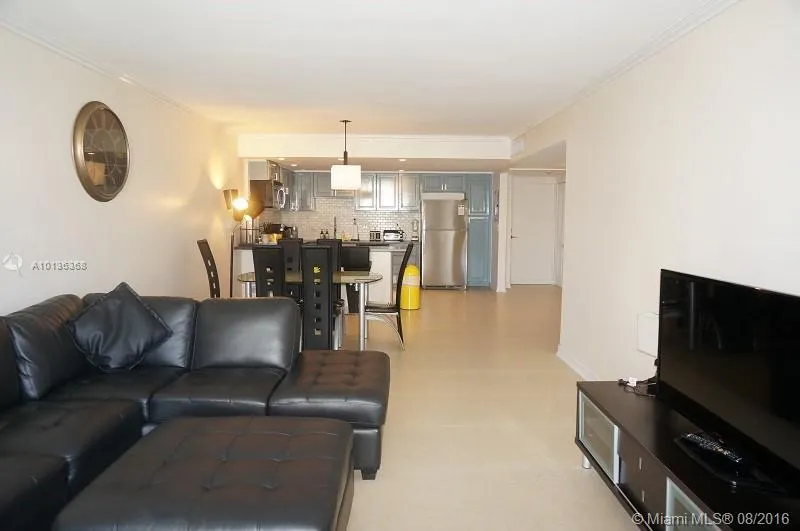 19370 COLLINS AV SEASONAL #923 Sunny Isles Beach, FL 33160