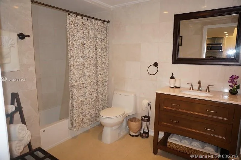 19370 COLLINS AV SEASONAL #923 Sunny Isles Beach, FL 33160