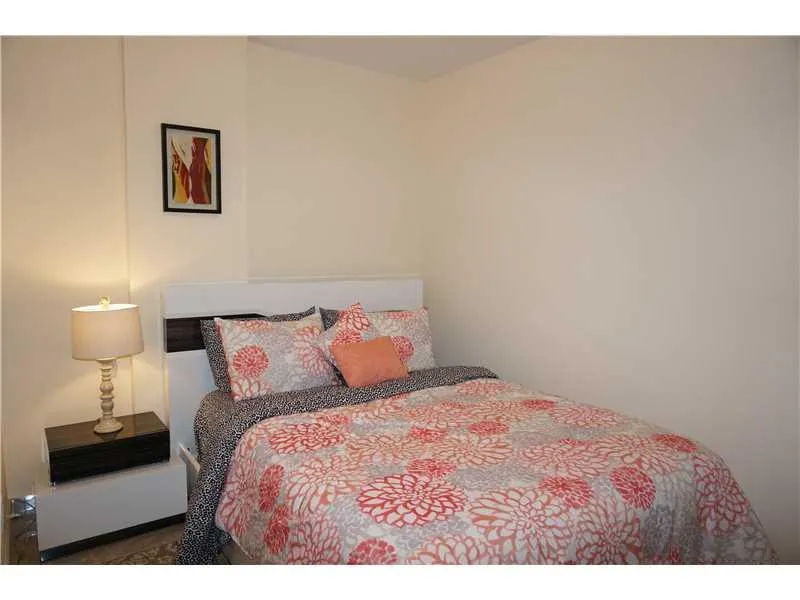19370 COLLINS AV SEASONAL #1007 Sunny Isles Beach, FL 33160