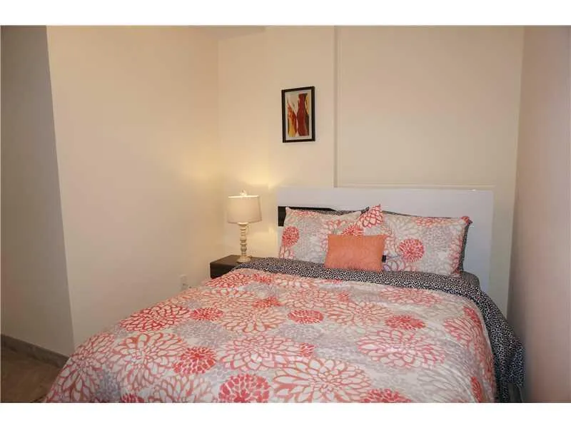 19370 COLLINS AV SEASONAL #1007 Sunny Isles Beach, FL 33160