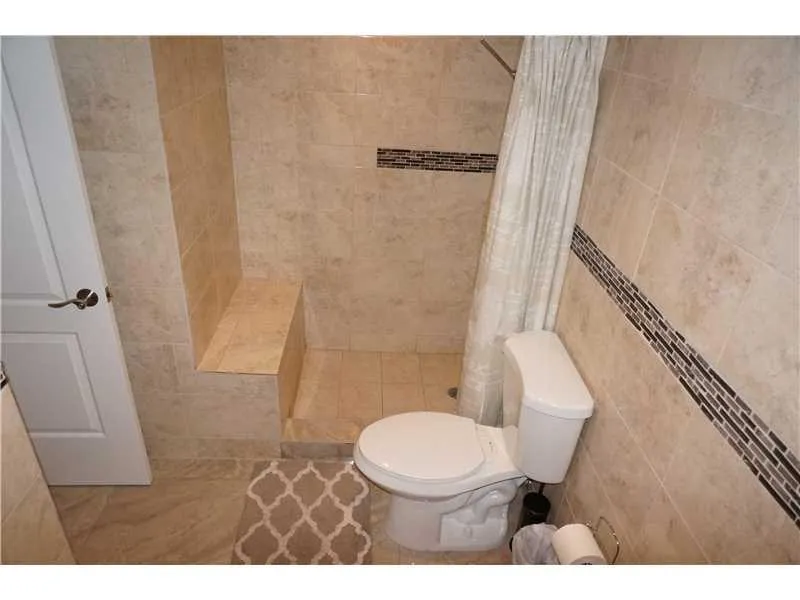 19370 COLLINS AV SEASONAL #1007 Sunny Isles Beach, FL 33160