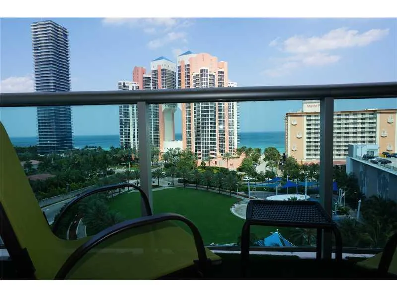 19370 COLLINS AV SEASONAL #1007 Sunny Isles Beach, FL 33160