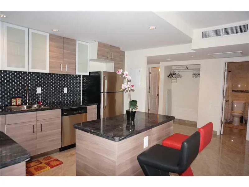 19370 COLLINS AV SEASONAL #1007 Sunny Isles Beach, FL 33160