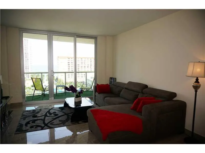 19370 COLLINS AV SEASONAL #1007 Sunny Isles Beach, FL 33160