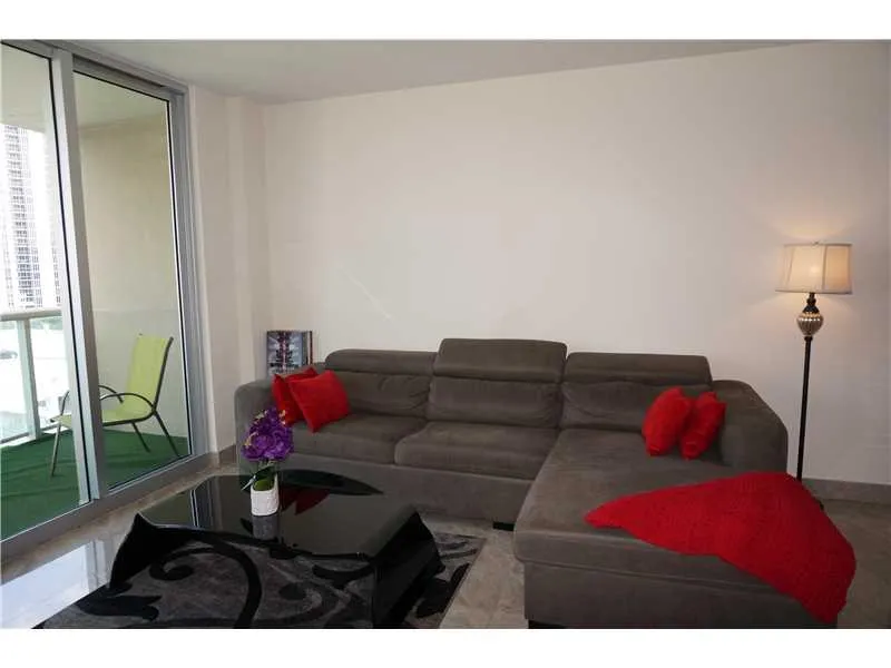 19370 COLLINS AV SEASONAL #1007 Sunny Isles Beach, FL 33160