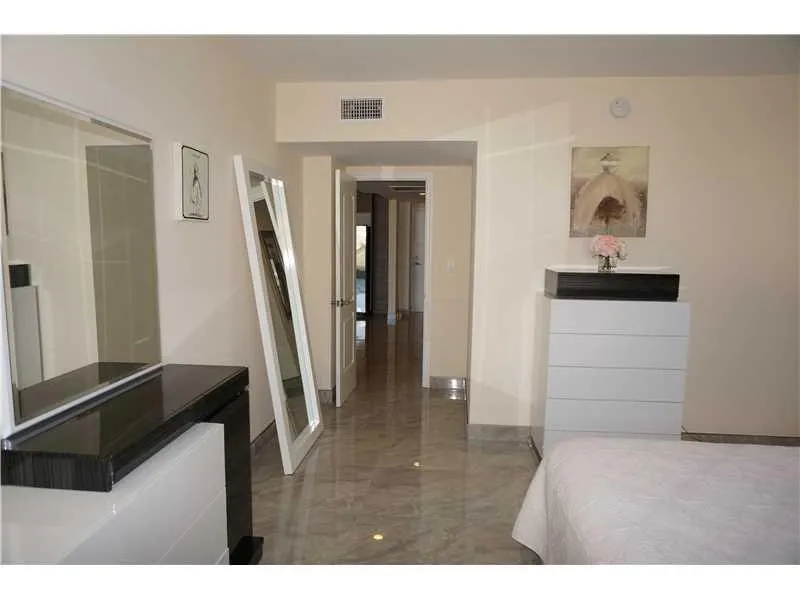 19370 COLLINS AV SEASONAL #1611 Sunny Isles Beach, FL 33160
