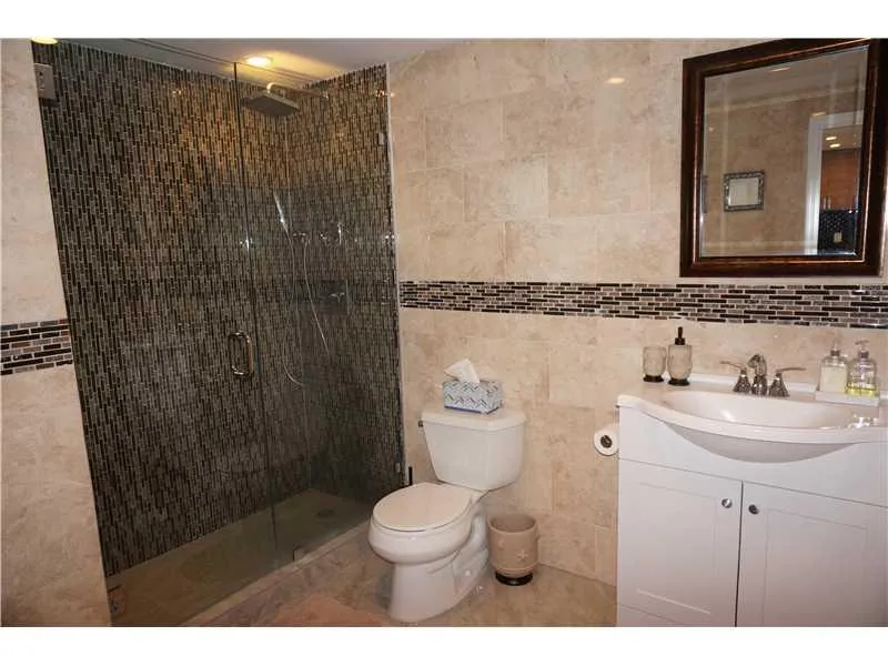 19370 COLLINS AV SEASONAL #1611 Sunny Isles Beach, FL 33160