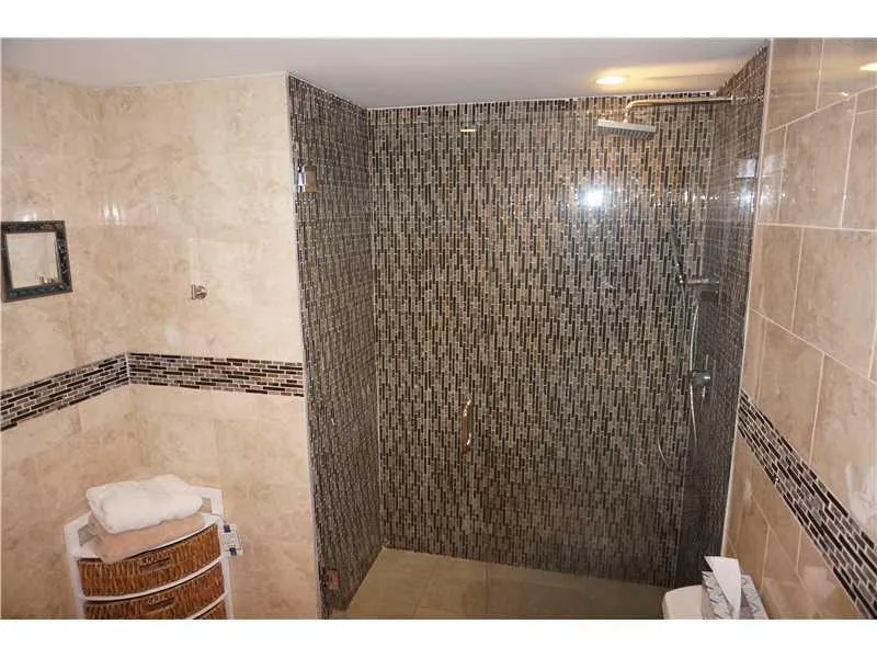 19370 COLLINS AV SEASONAL #1611 Sunny Isles Beach, FL 33160