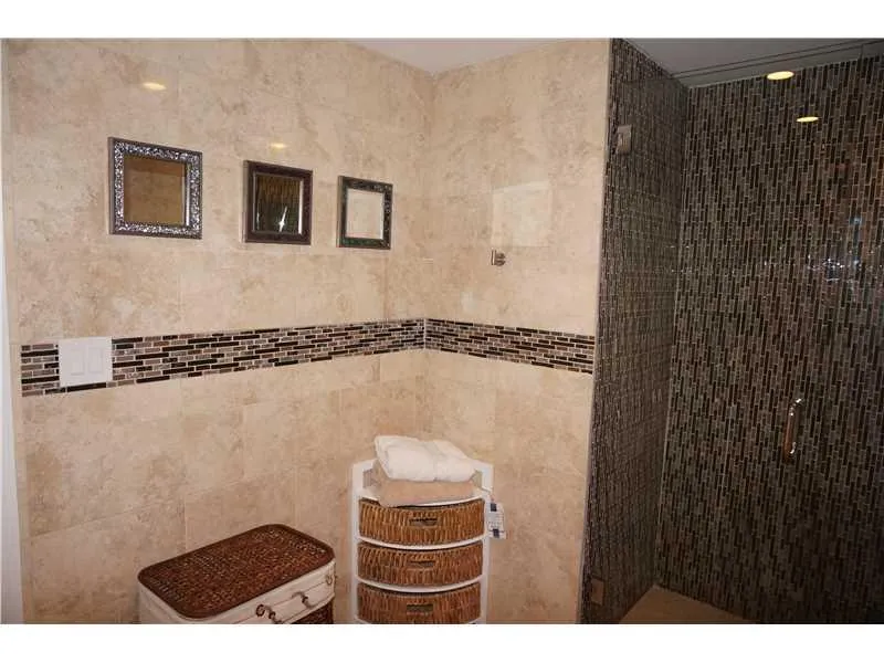 19370 COLLINS AV SEASONAL #1611 Sunny Isles Beach, FL 33160