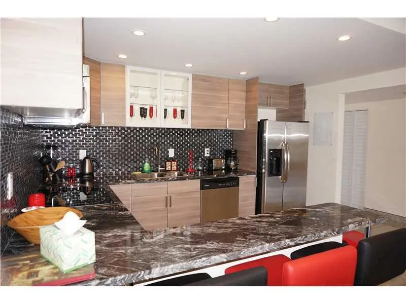 19370 COLLINS AV SEASONAL #1611 Sunny Isles Beach, FL 33160