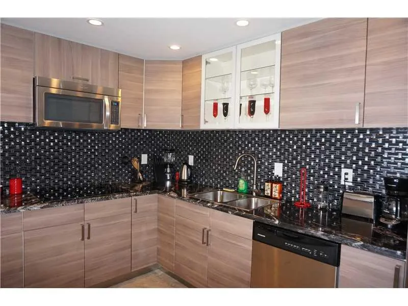 19370 COLLINS AV SEASONAL #1611 Sunny Isles Beach, FL 33160