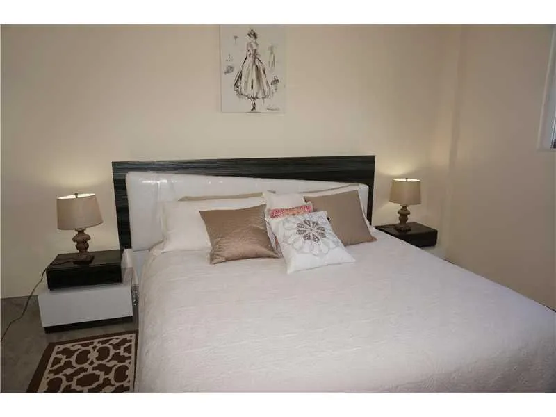 19370 COLLINS AV SEASONAL #1611 Sunny Isles Beach, FL 33160
