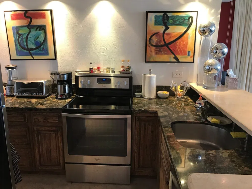 100 Lincoln Rd #644 Miami Beach, FL 33139