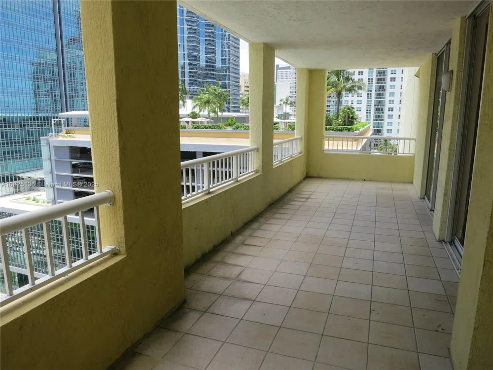 170 SE 14th St #1407 Miami, FL 33131