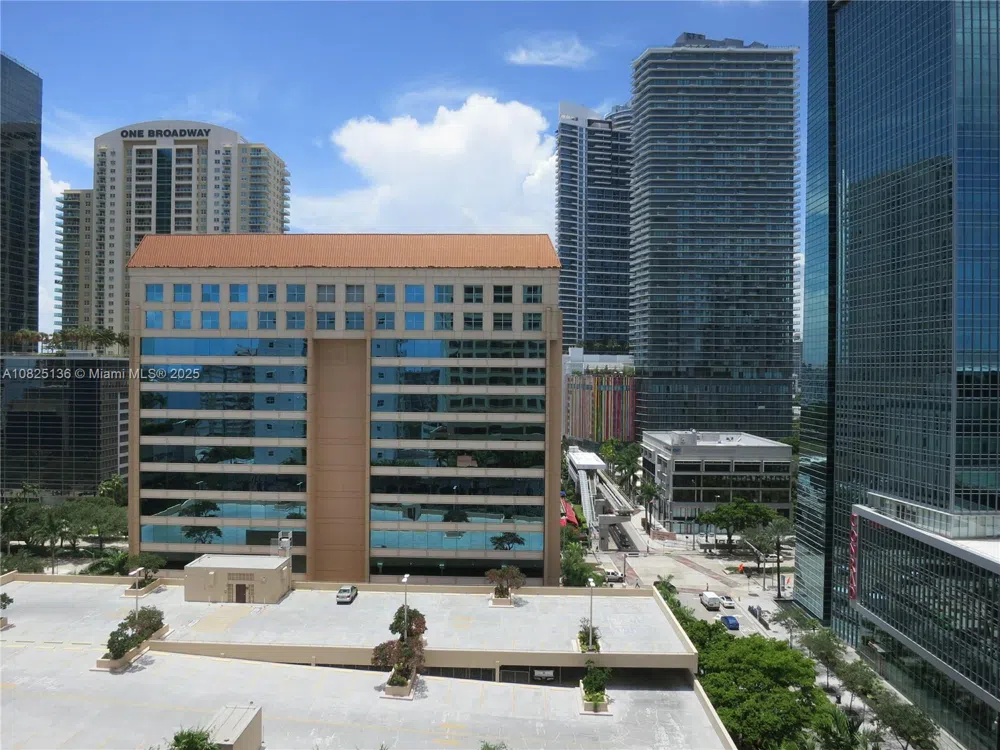 170 SE 14th St #1407 Miami, FL 33131