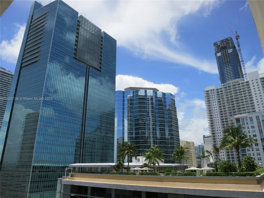 170 SE 14th St #1407 Miami, FL 33131