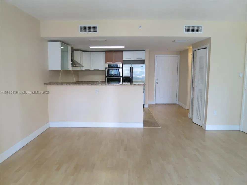 170 SE 14th St #1407 Miami, FL 33131