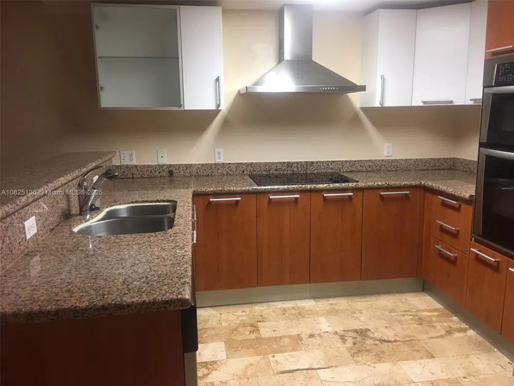170 SE 14th St #1407 Miami, FL 33131