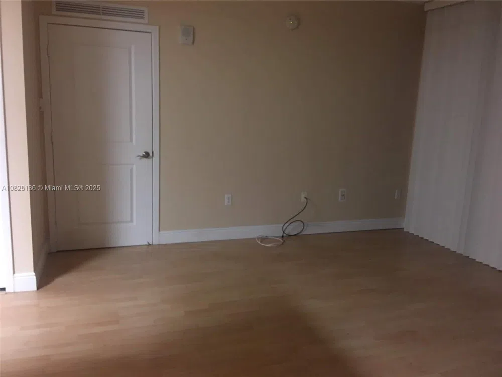 170 SE 14th St #1407 Miami, FL 33131