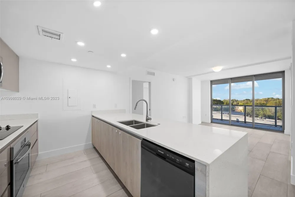 13800 Highland Dr #504 North Miami Beach, FL 33181