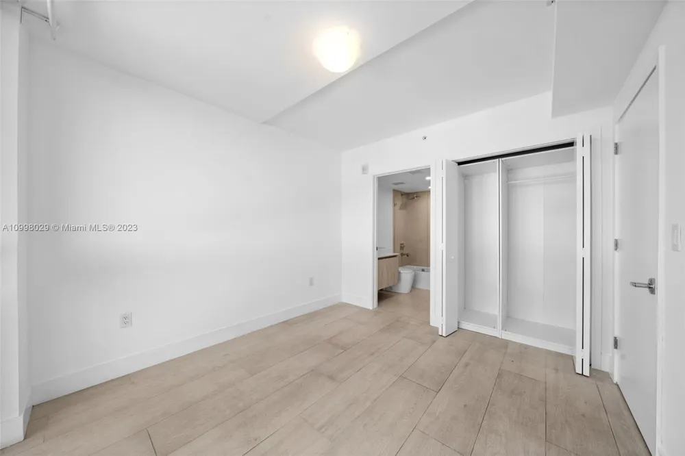 13800 Highland Dr #504 North Miami Beach, FL 33181