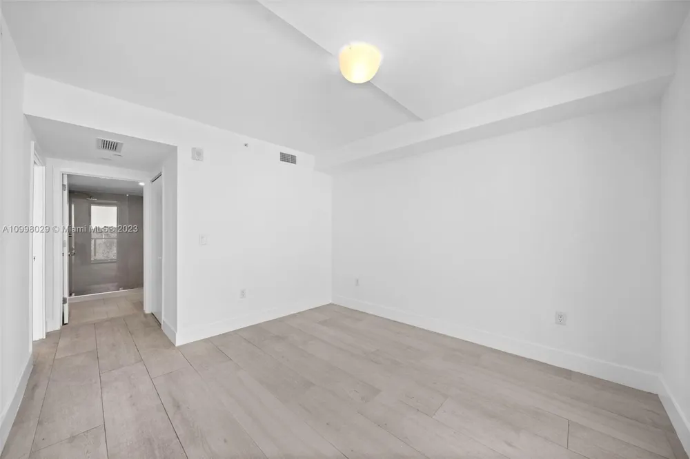 13800 Highland Dr #504 North Miami Beach, FL 33181