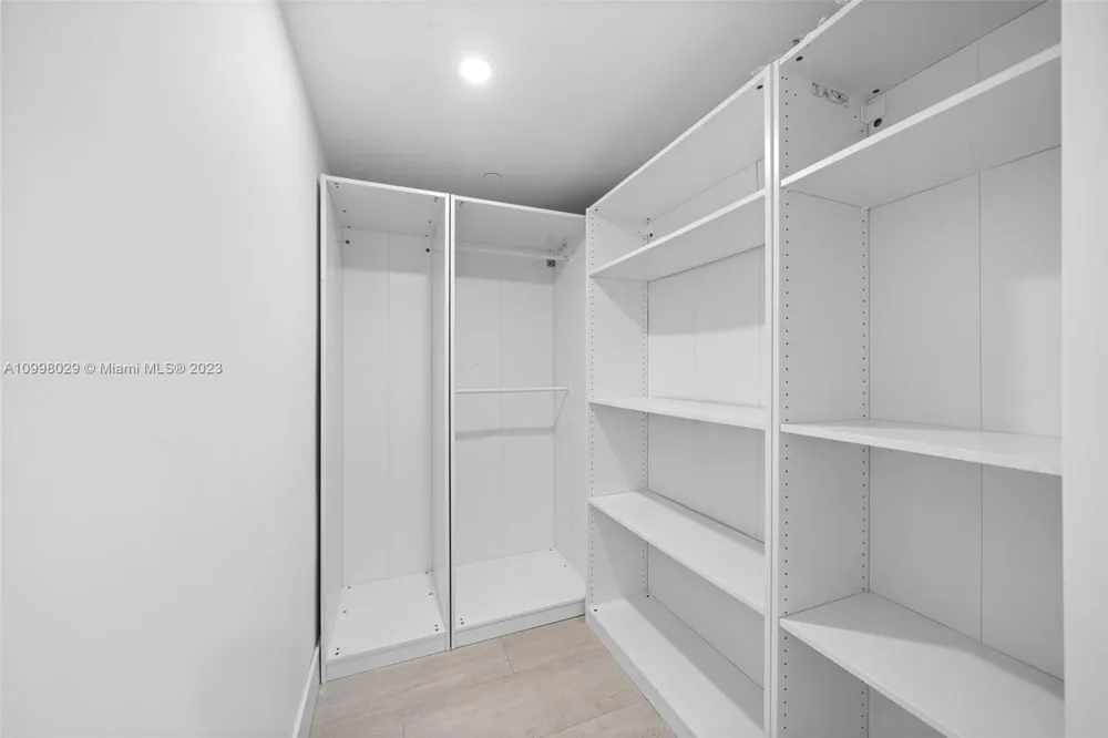 13800 Highland Dr #504 North Miami Beach, FL 33181