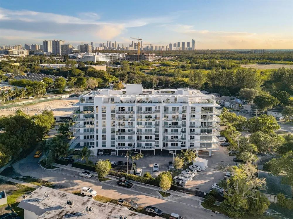 13800 Highland Dr #504 North Miami Beach, FL 33181