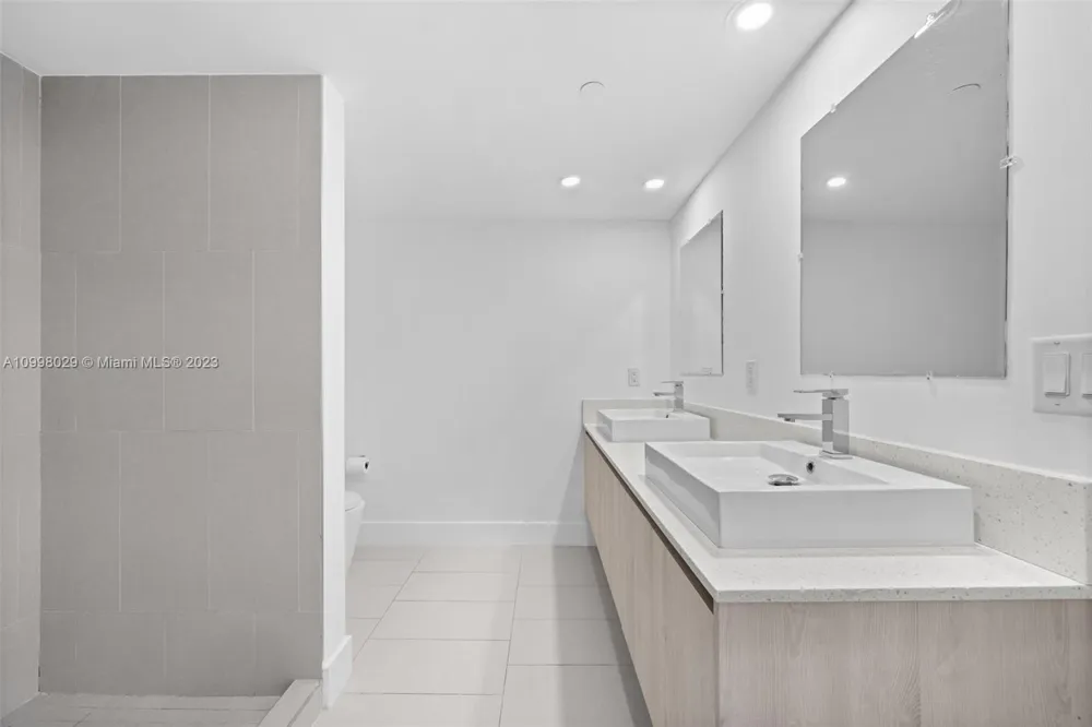 13800 Highland Dr #504 North Miami Beach, FL 33181
