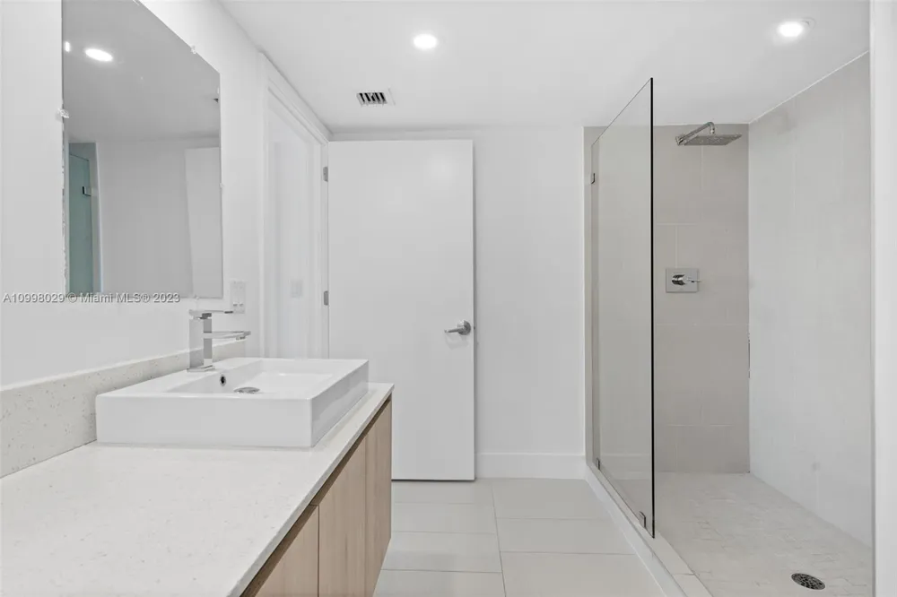 13800 Highland Dr #504 North Miami Beach, FL 33181