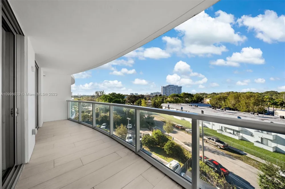 13800 Highland Dr #504 North Miami Beach, FL 33181