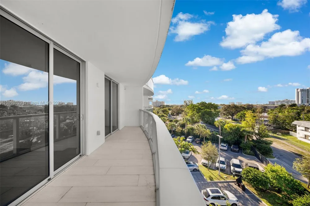 13800 Highland Dr #504 North Miami Beach, FL 33181