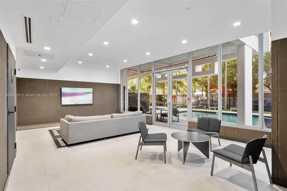 13800 Highland Dr #504 North Miami Beach, FL 33181