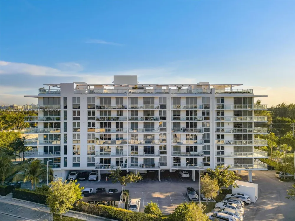 13800 Highland Dr #504 North Miami Beach, FL 33181