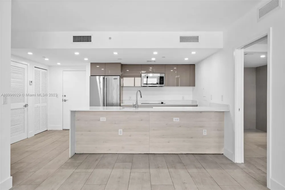 13800 Highland Dr #504 North Miami Beach, FL 33181